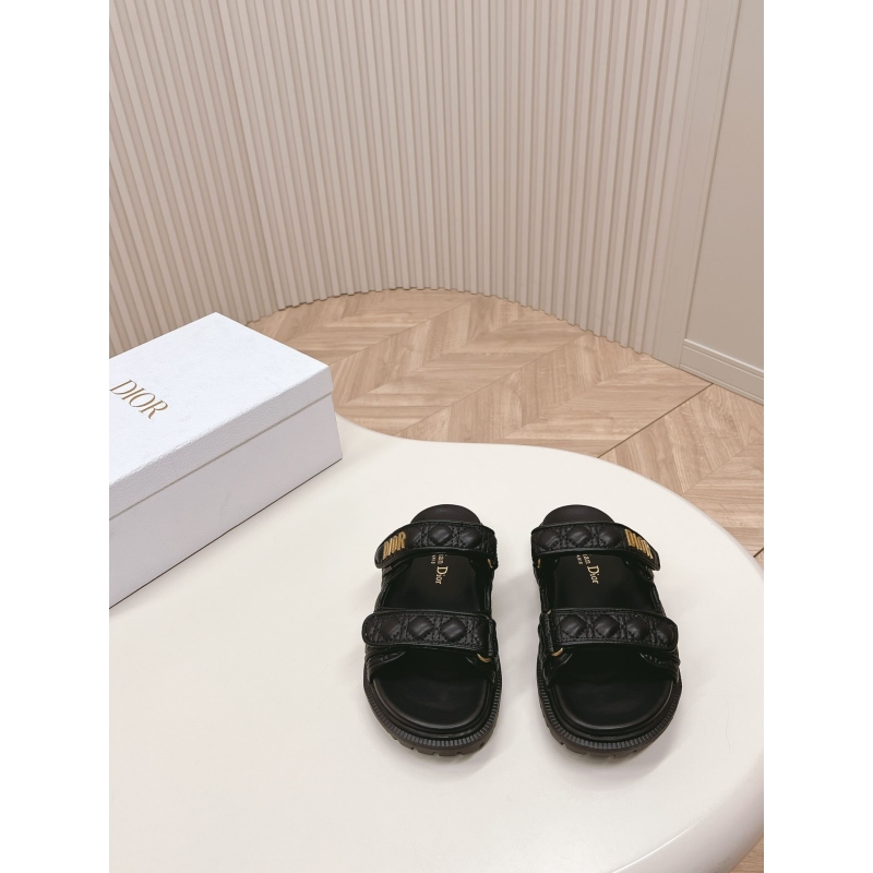ch**an D*or slippers